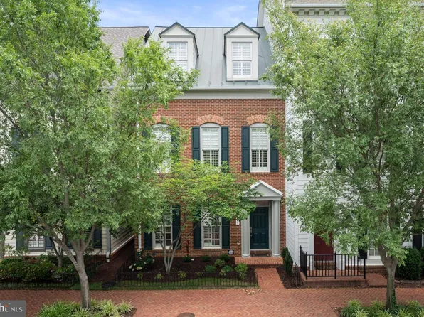 1855 Potomac Greens Dr, Alexandria, VA 22314