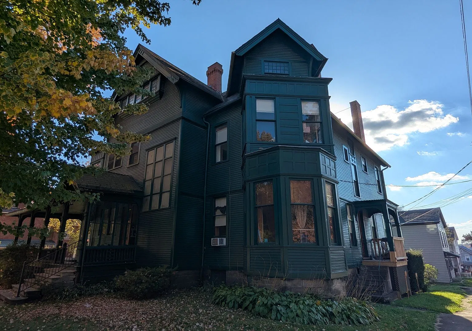 121 4th St NE — Photo 4