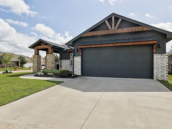3rd image of 15924 Flat Hill Ln