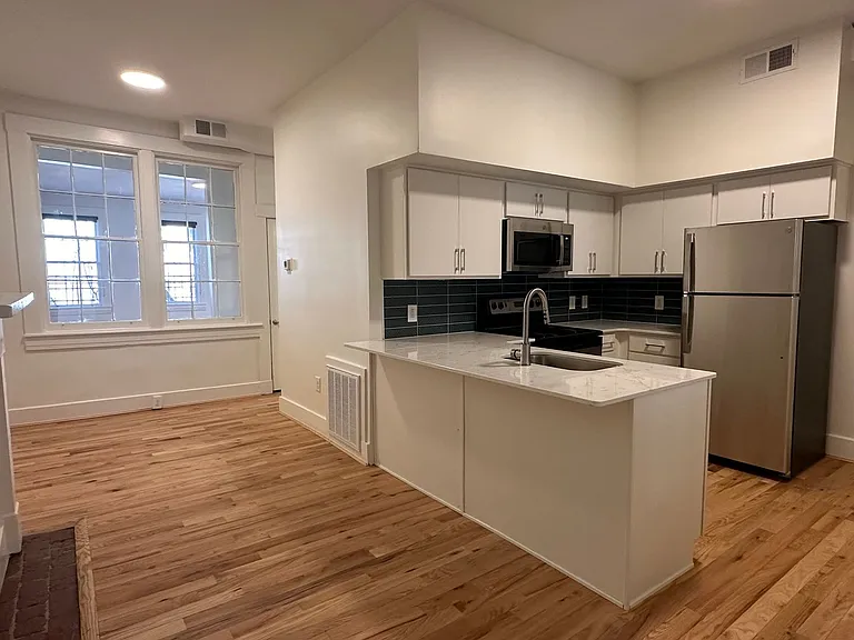 1307 Main St — Photo 2