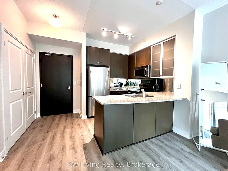 21 Scollard St #203 — Photo 11