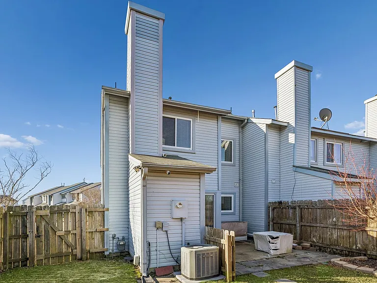 762 Quesnel Dr — Photo 34