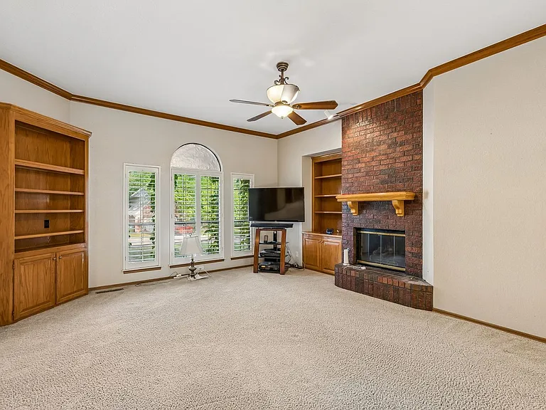 1820 Chelsea Dr — Photo 6