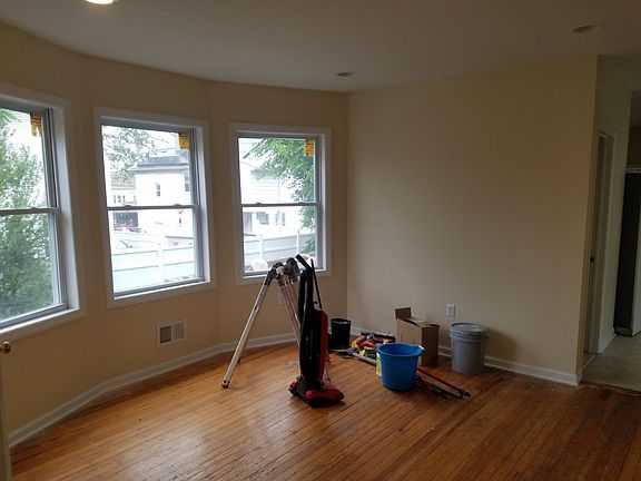 4th image of 221 Haverford St