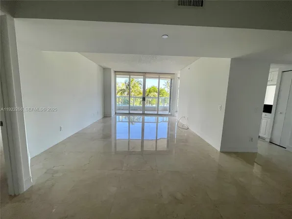 21055 Yacht Club Dr, Aventura, FL