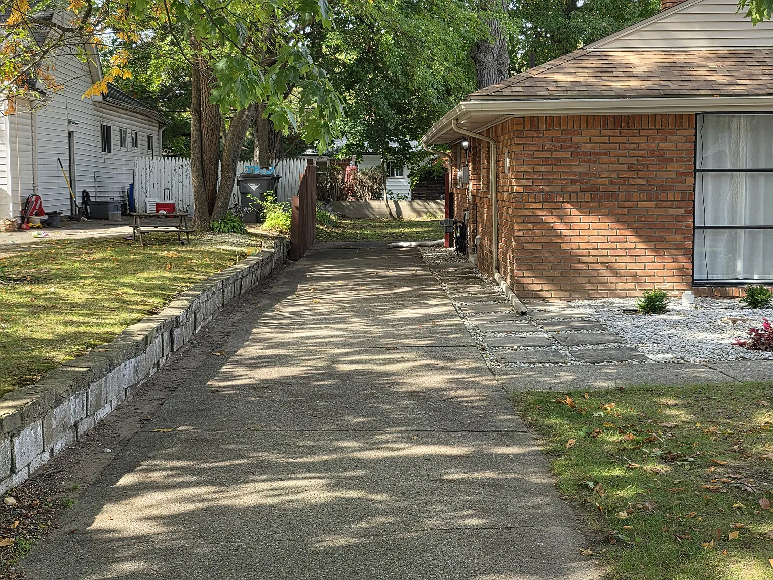 3 bed, 1050 sqft, $1,750 — Photo 3