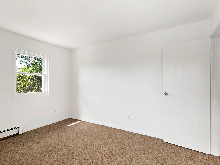 Doral Apartments — Photo 8