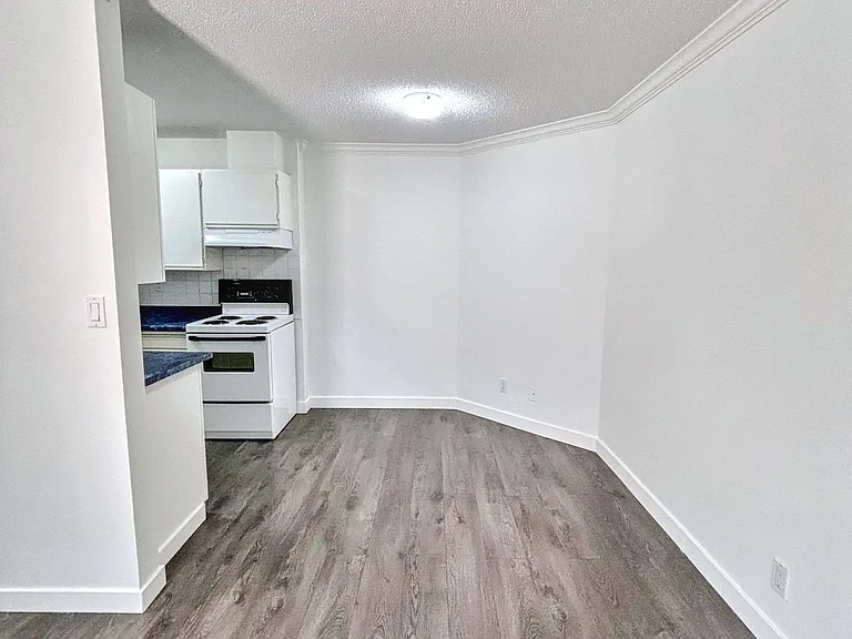 1045 Haro St — Photo 9