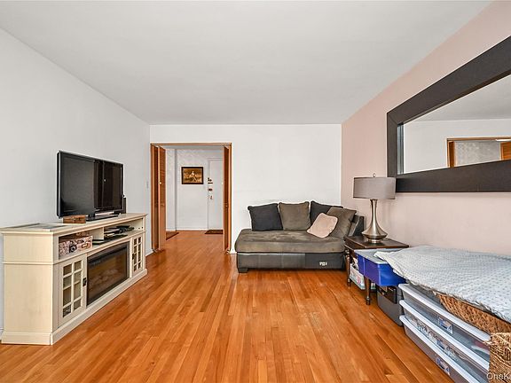 5th image of 99-10-60 Avenue 3 #B