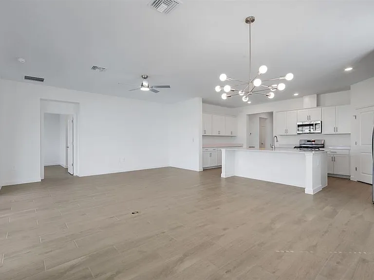 19232 Gentry Pl — Photo 4