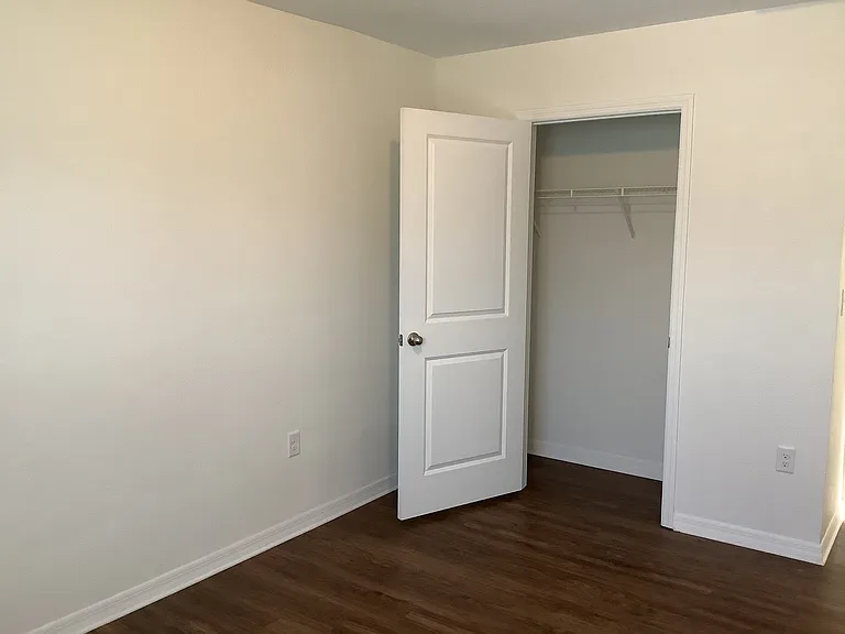 807 Wiltonway Dr — Photo 11