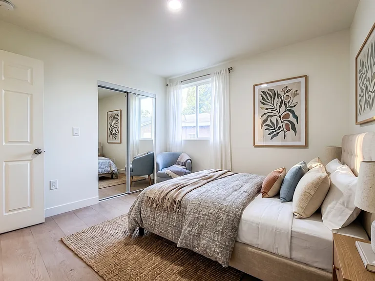 Brand New Luxury 4 & 5 Bed Units — Photo 17