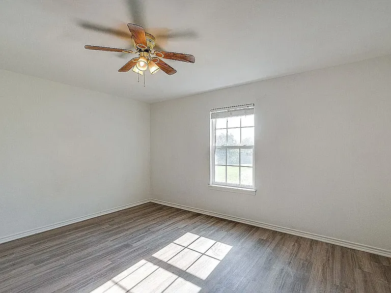 1115 Parkway Trl — Photo 2