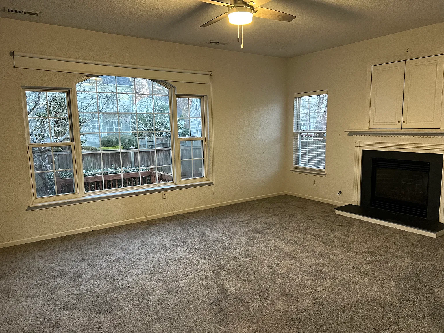 6 bed, 3184 sqft, $3,300 — Photo 4