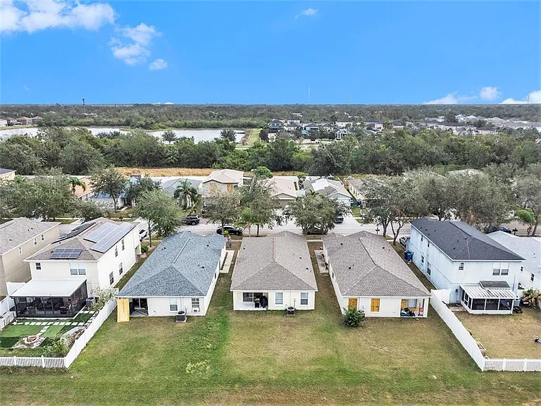 7833 Carriage Pointe Dr — Photo 28