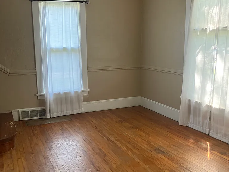 301 Bassett Rd — Photo 18