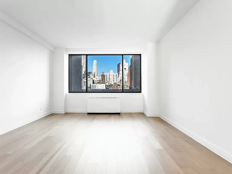 245 E 58th St #12F — Photo 3