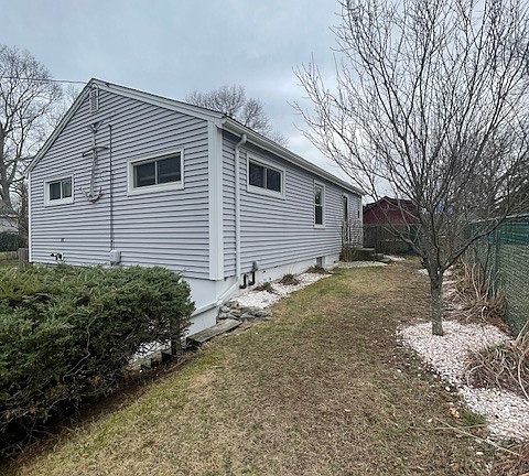 3rd image of 16 Bluff Rd
