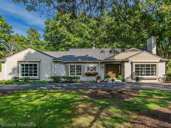 22474 N Nottingham Dr, Beverly Hills, MI 48025
