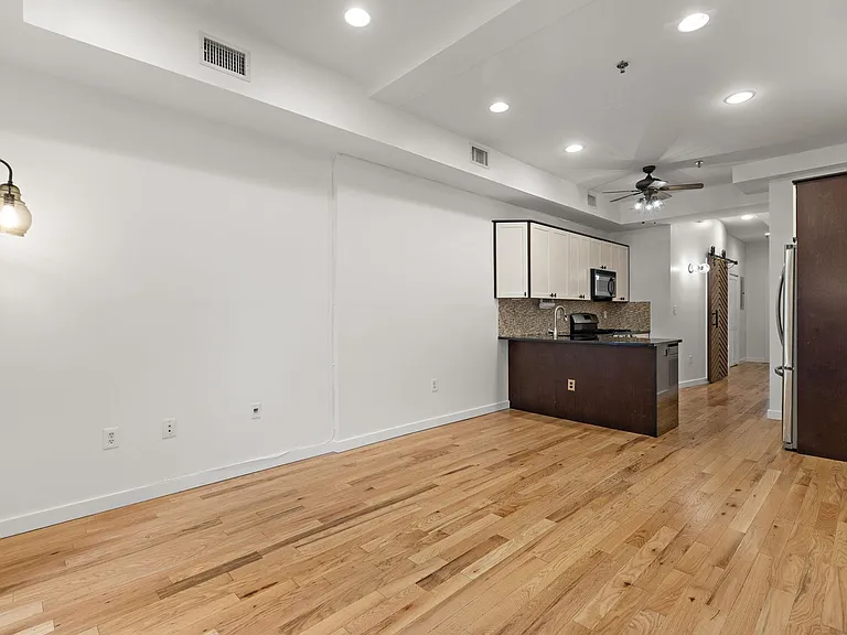 412 Monroe St #2 — Photo 2