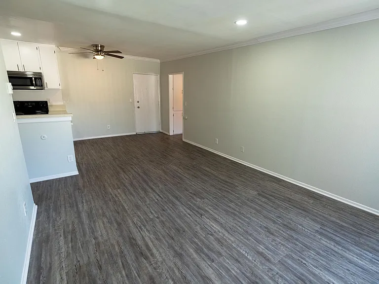 4444 Ensign Avenue — Photo 40