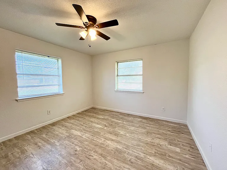 6415 Circo Dr — Photo 16