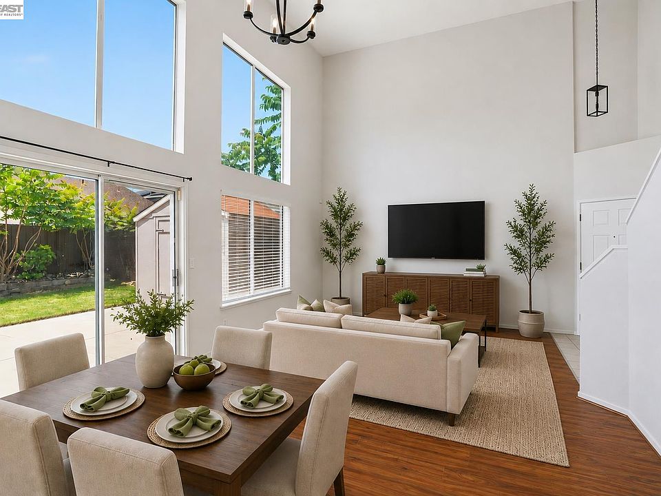 1st image of 419 Pioneer Ave