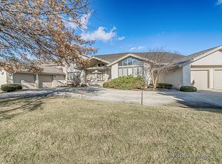 2006 Midwest Club Pkwy, Oak Brook, IL 60523