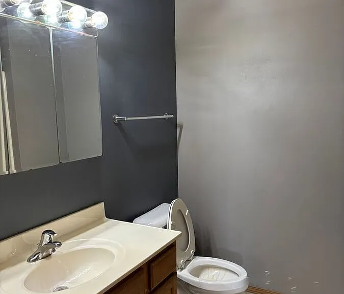 109 E Luverne St #216 — Photo 2