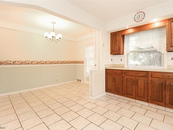 4th image of 7528 Pleasant Hill Dr