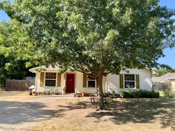 807 Lee St, Tioga, TX 76271