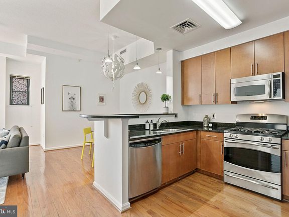2nd image of 1390 Kenyon St NW APT 813