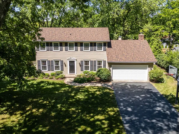 2S450 Kiowa Dr, Wheaton, IL 60189