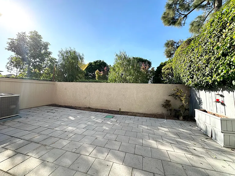 166 Stanford Ct — Photo 26