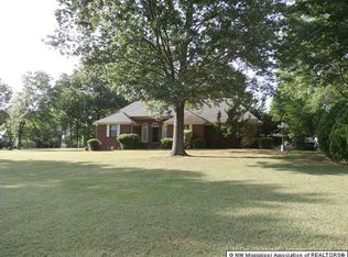 1574 Church Rd W, Horn Lake, MS 38637