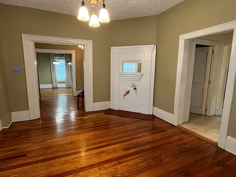 166 S French Broad Ave — Photo 7