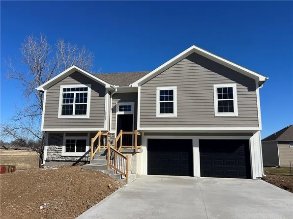 12701 Applewood Dr, Grandview, MO 64030