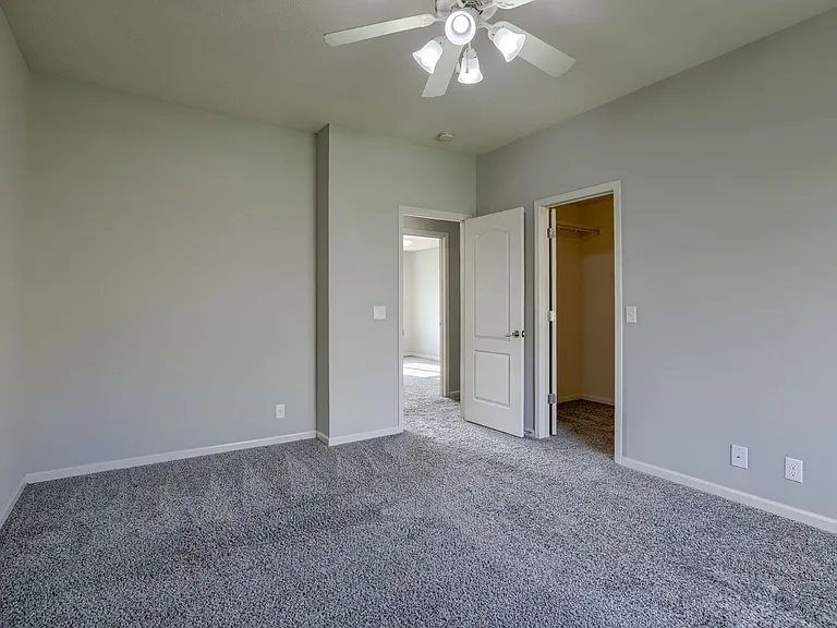 6121 S 190th Ter — Photo 10