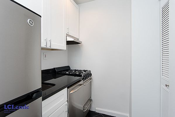 1st image of 204 E 84th St #12