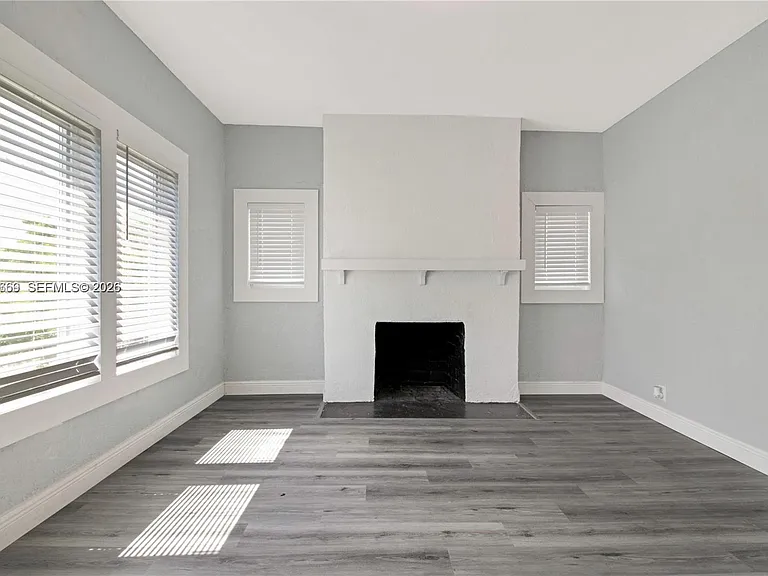 327 SW 20th St #2 — Photo 5