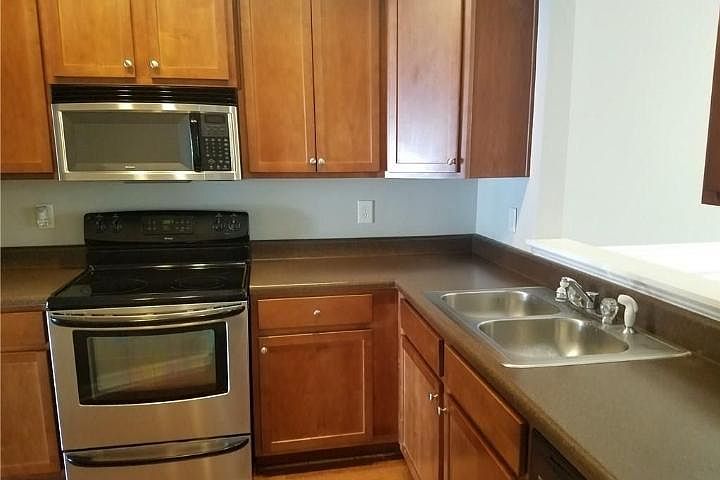 2nd image of 543 Woodland Park Ter #543