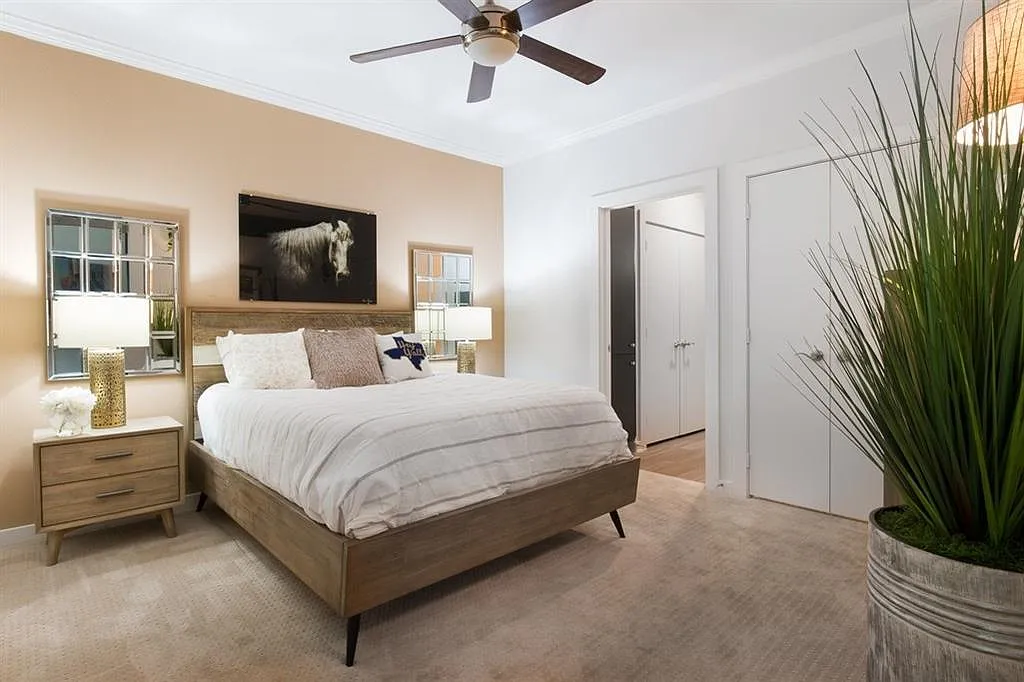 1 bed, 887 sqft, $2,350 — Photo 3