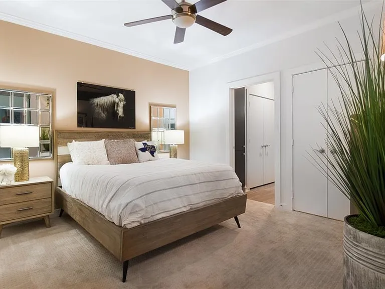 1900 Barton Springs Rd #4042 — Photo 3