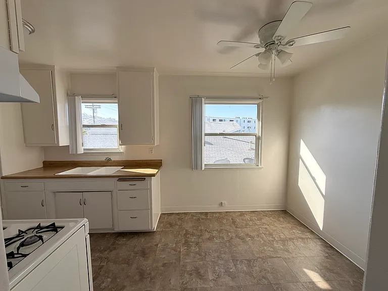 8429 Glenoaks Blvd #4 — Photo 5