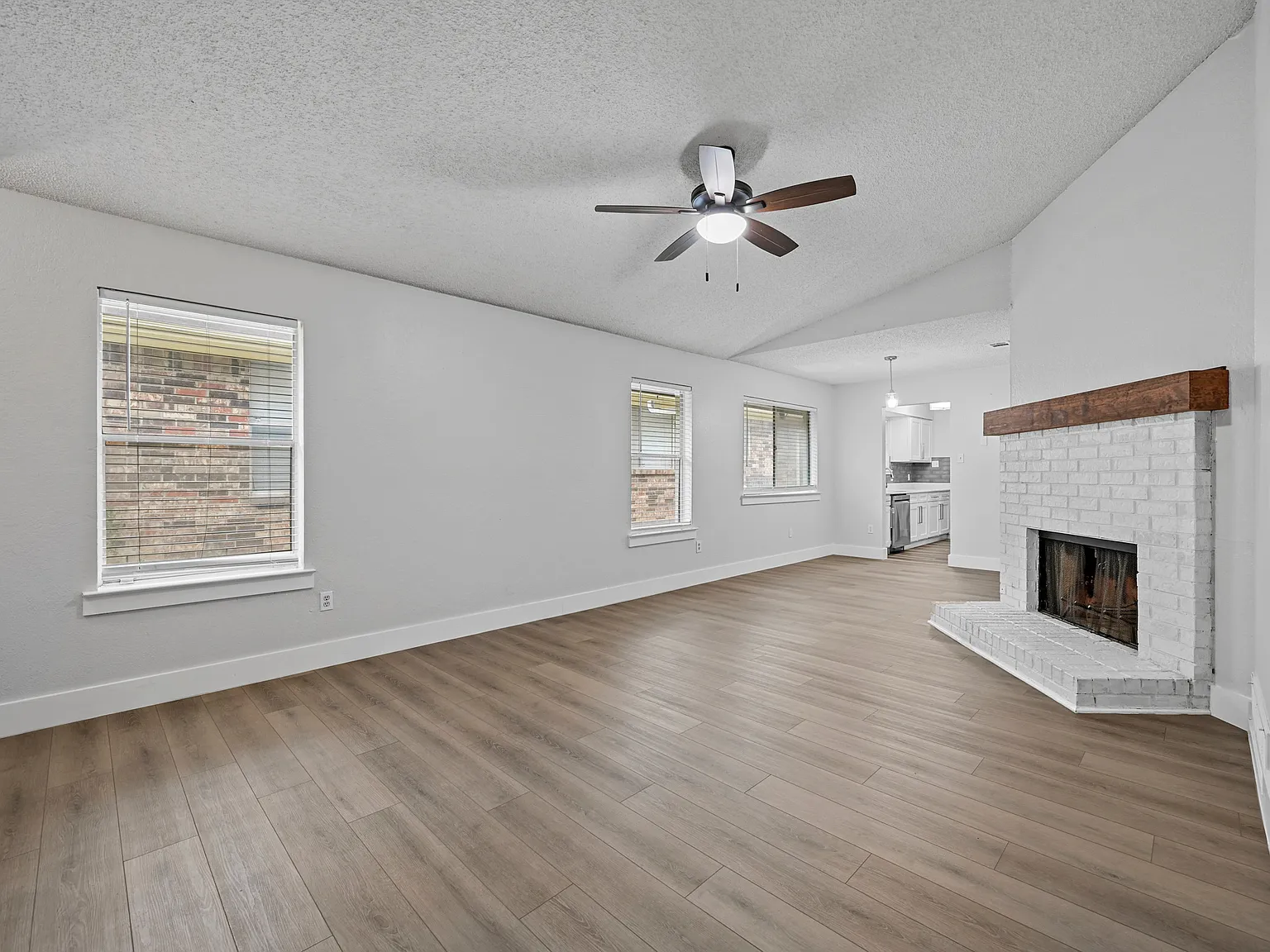 2 bed, 1.5 bath, 1014 sqft, $1,700 — Photo 4
