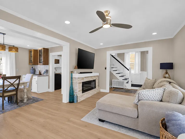 44 Hazelwood Ave — Photo 4