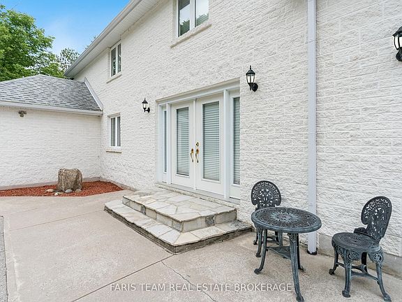 4th image of 187 Champlain Rd