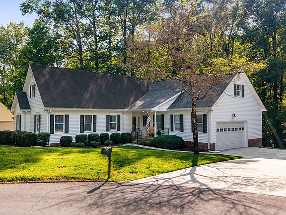 4th image of 2013 Woodchase Way NE