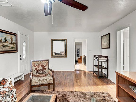 4th image of 807 W Grangeville Blvd
