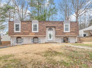 4151 Chaparral Dr, Roanoke, VA 24018